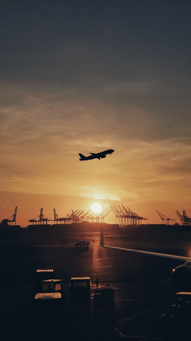 Airplane flying in time reducing delays by outsourcing offshore GCC